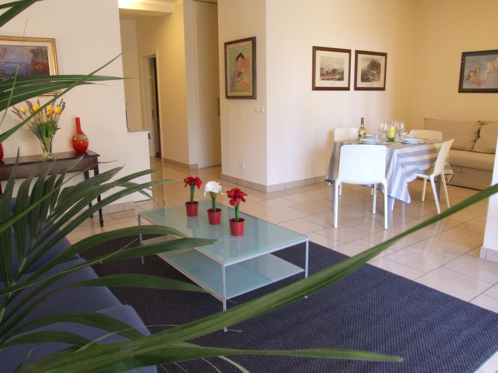 Appartement Au Chateau Vallaya Мантон Екстер'єр фото
