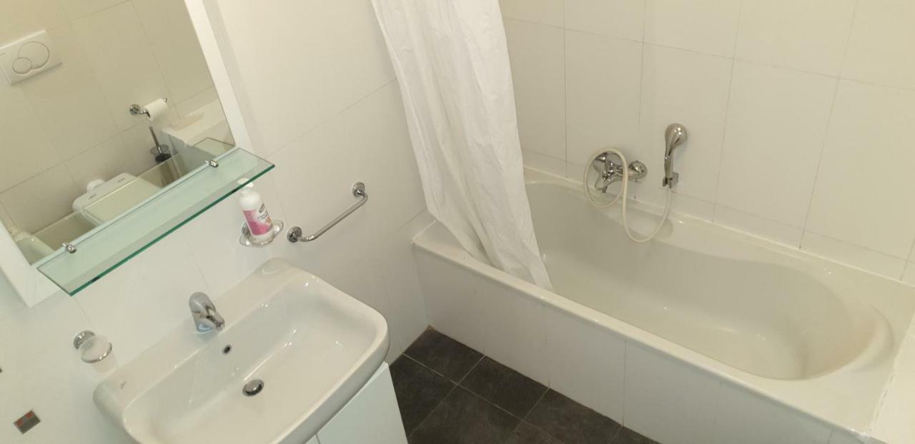 Appartement Au Chateau Vallaya Мантон Екстер'єр фото